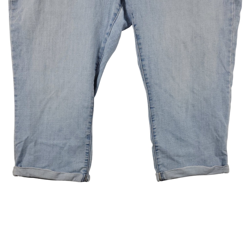 Levi Strauss & Co 311 Shaping Skinny Capri Womens 24W Light Blue Denim - Picture 3 of 10